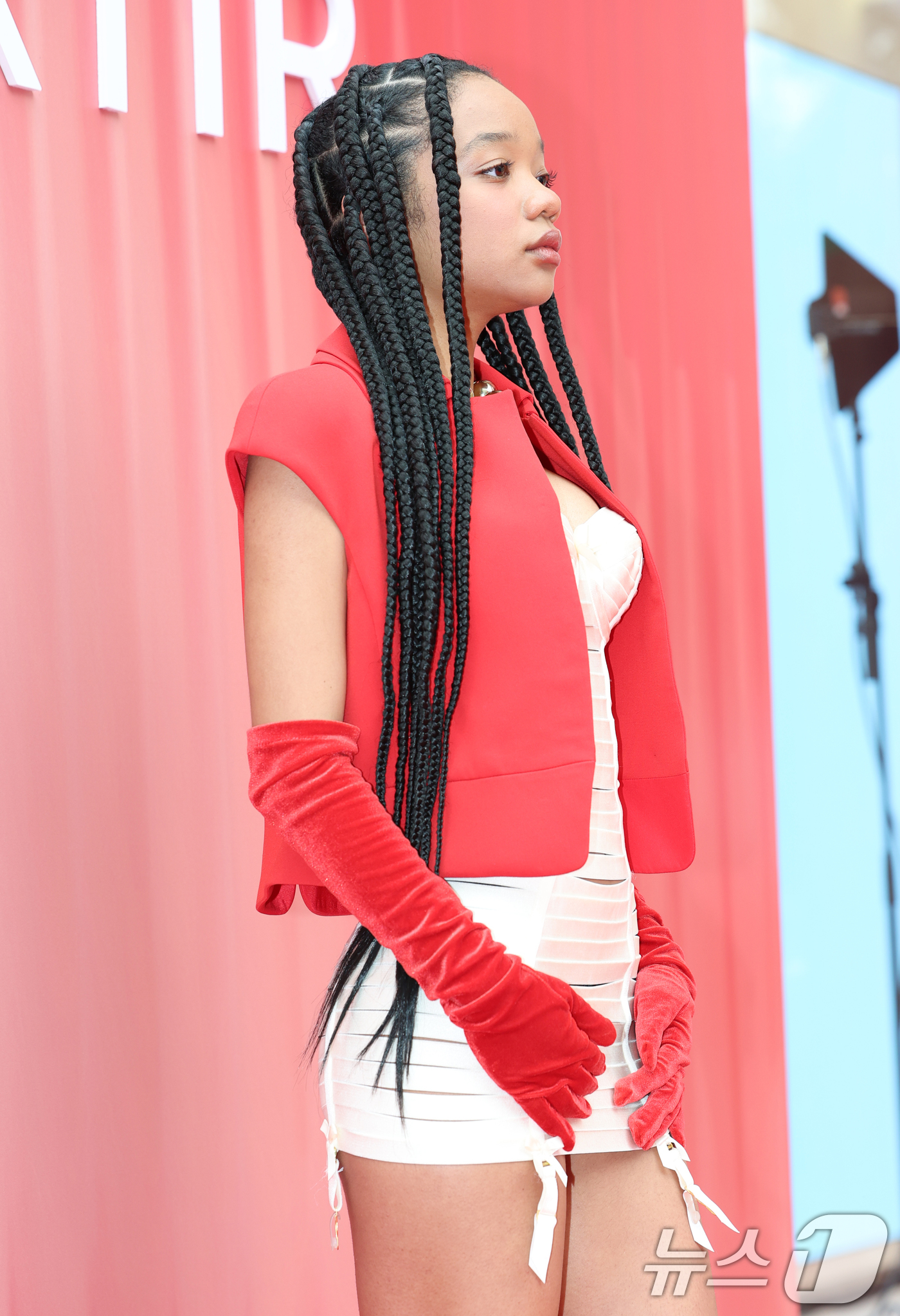 (서울=뉴스1) 권현진 기자 = 쟈밀라 토요미(Toyomi Jahmira)가 23일 서울 성동구 티르티르 성수 플래그십 스토어에서 열린 오픈 행사에 참석해 포즈를 취하고 있다. 2 …