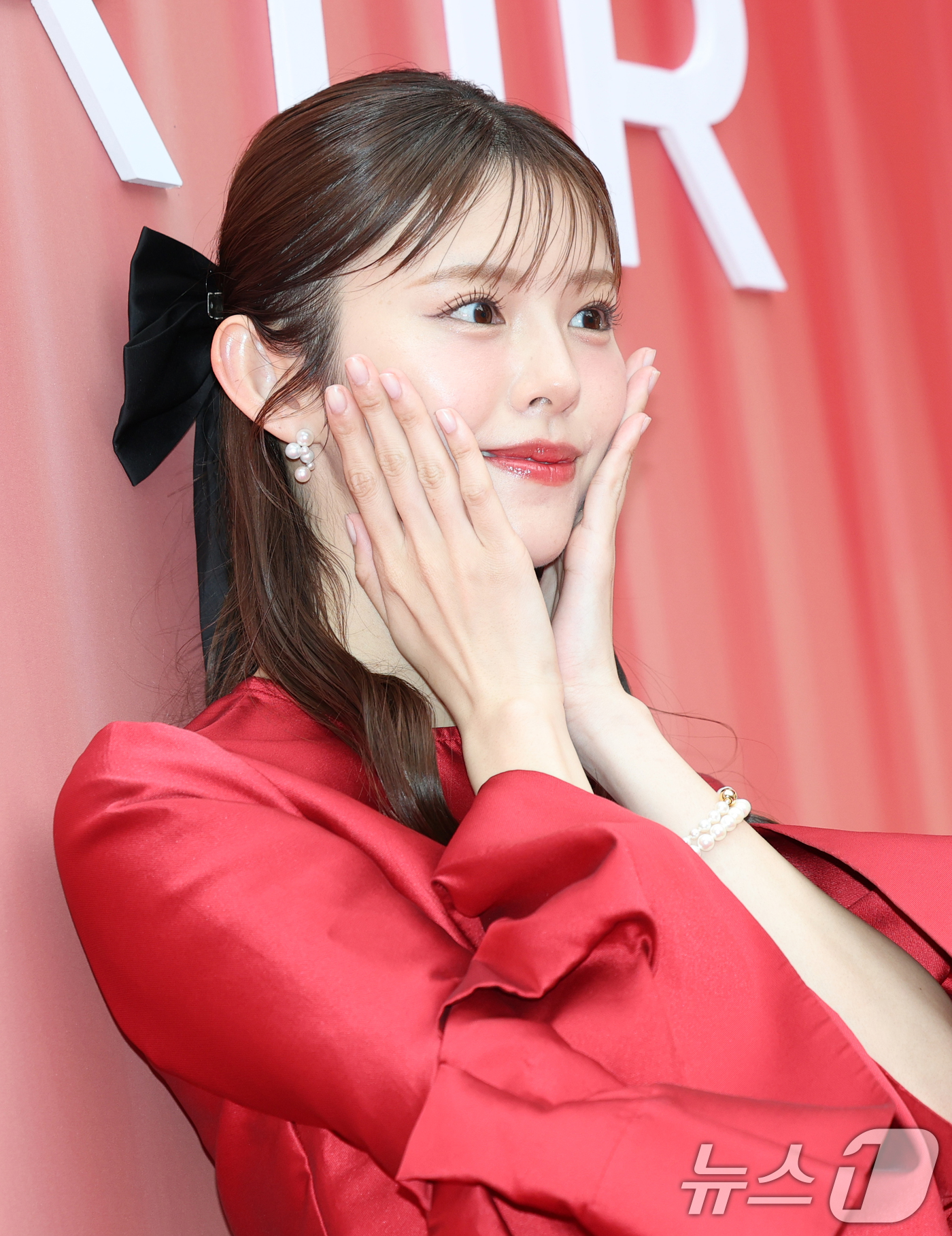 (서울=뉴스1) 권현진 기자 = 스즈키 유카(Yuka Suzuki)가 23일 서울 성동구 티르티르 성수 플래그십 스토어에서 열린 오픈 행사에 참석해 포즈를 취하고 있다. 2025. …