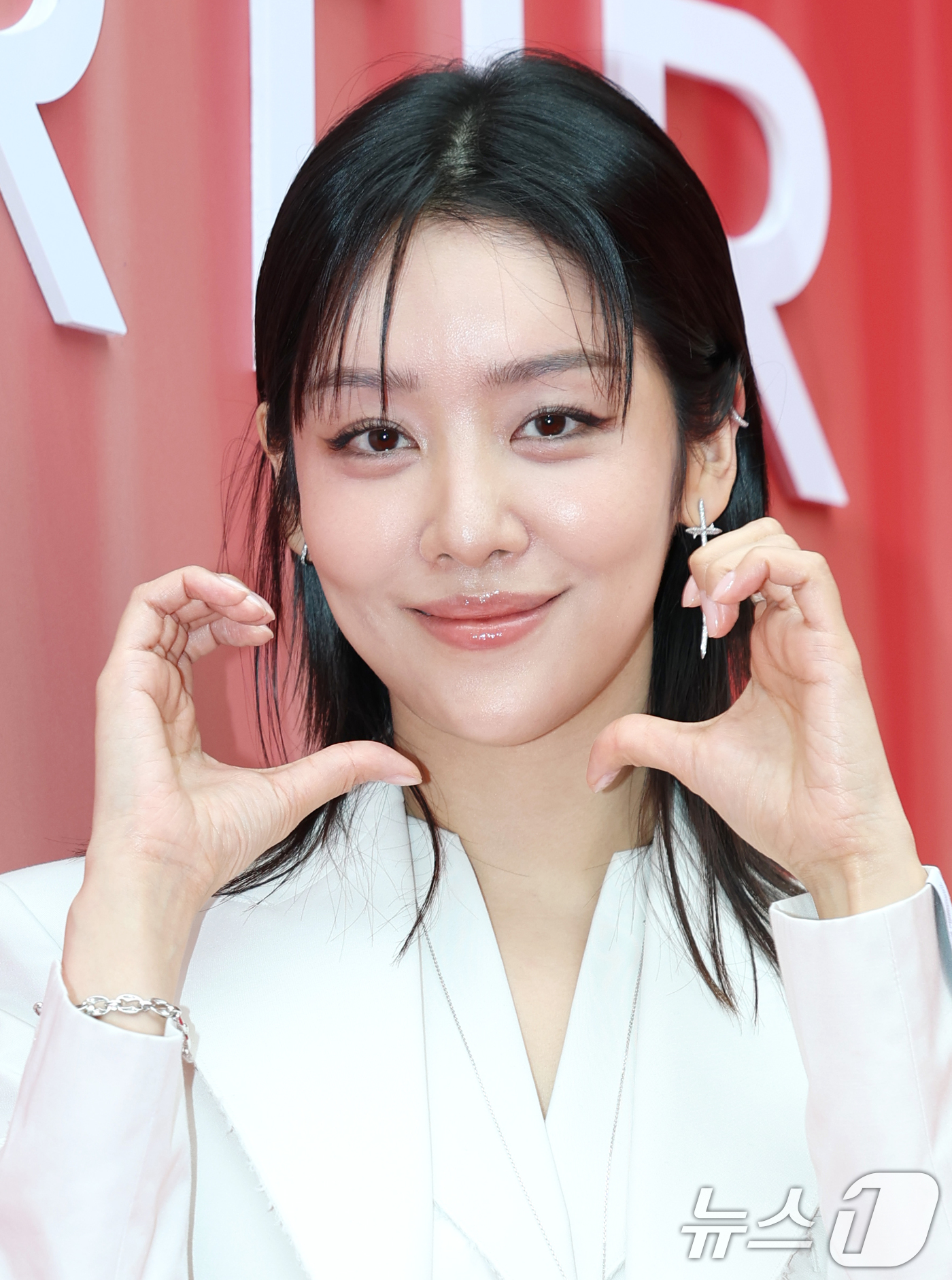 (서울=뉴스1) 권현진 기자 = 배우 차주영이 23일 서울 성동구 티르티르 성수 플래그십 스토어에서 열린 오픈 행사에 참석해 포즈를 취하고 있다. 2025.5.23/뉴스1