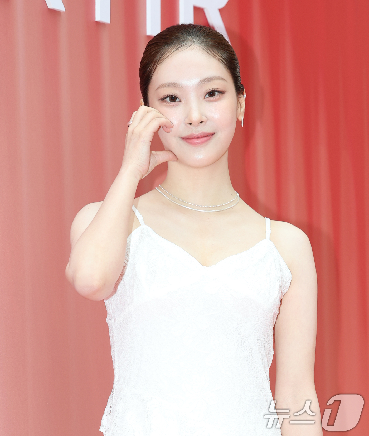 (서울=뉴스1) 권현진 기자 = 배우 최희진이 23일 서울 성동구 티르티르 성수 플래그십 스토어에서 열린 오픈 행사에 참석해 포즈를 취하고 있다. 2025.5.23/뉴스1