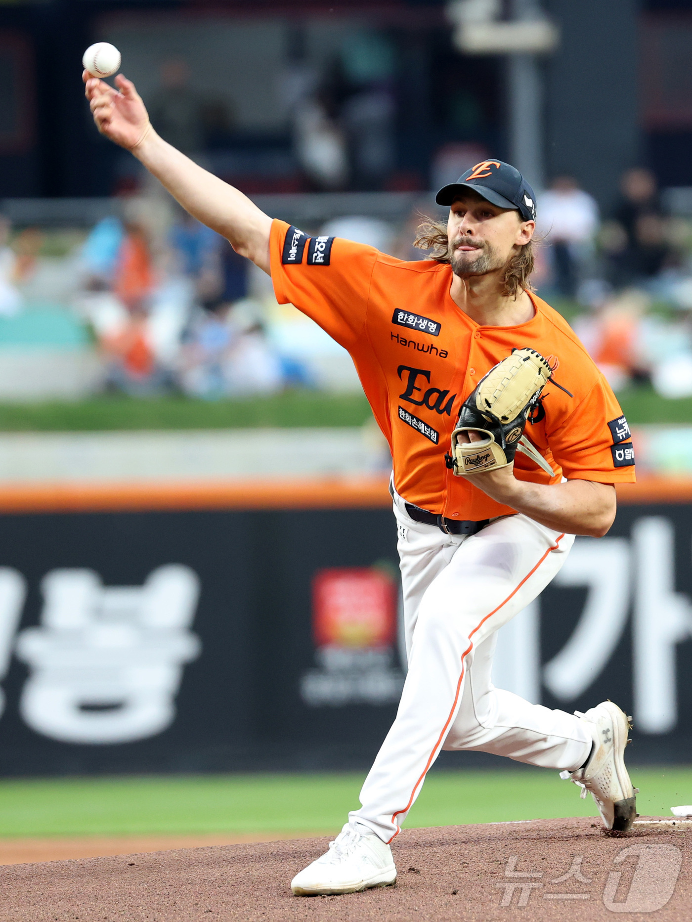 (대전=뉴스1) 김기남 기자 = 23일 대전 한화생명볼파크에서 열린 '2025 신한 SOL 뱅크 KBO리그' 프로야구 한화 이글스와 롯데 자이언츠 경기에서 한화 선발 와이스가 투구 …