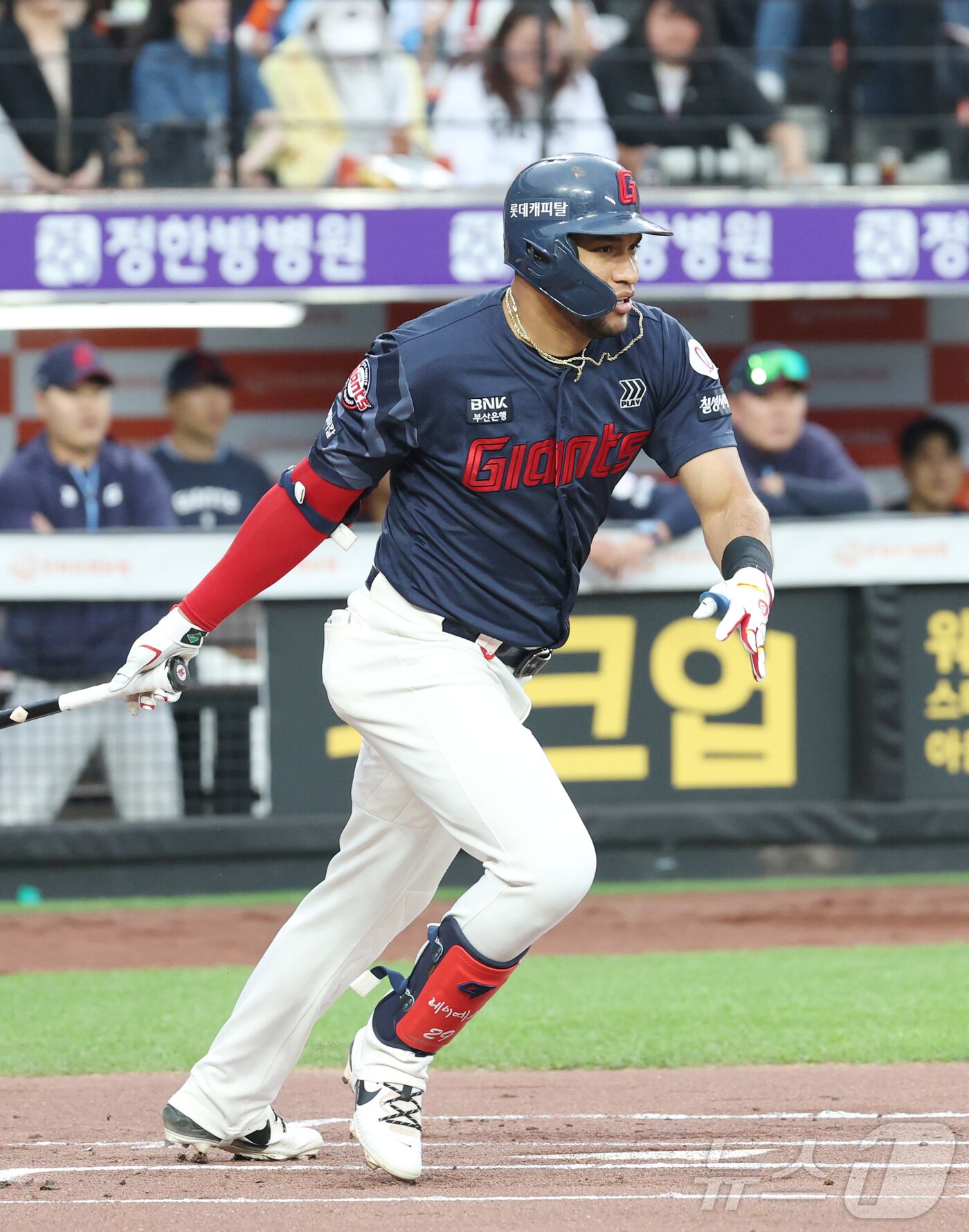 본문 이미지 - 롯데 자이언츠 외국인 타자 빅터 레이예스는 9일 현재 타율 0.340으로 KBO리그 이 부문 2위에 올라있다. 2025.5.23/뉴스1 ⓒ News1 김기남 기자