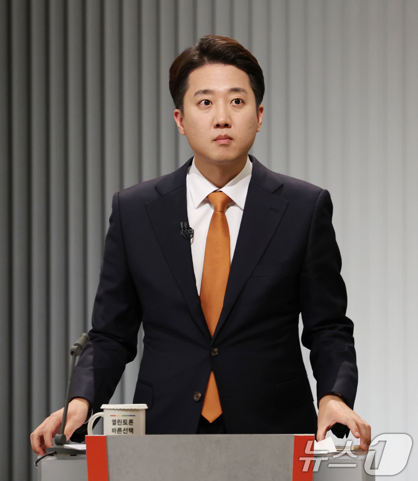 (서울=뉴스1) 국회사진기자단 = 이준석 개혁신당 대통령 후보가 23일 서울 영등포구 KBS본관 스튜디오에서 중앙선거방송토론위원회 주관 제21대 대통령선거 2차 후보자 토론회 준비 …