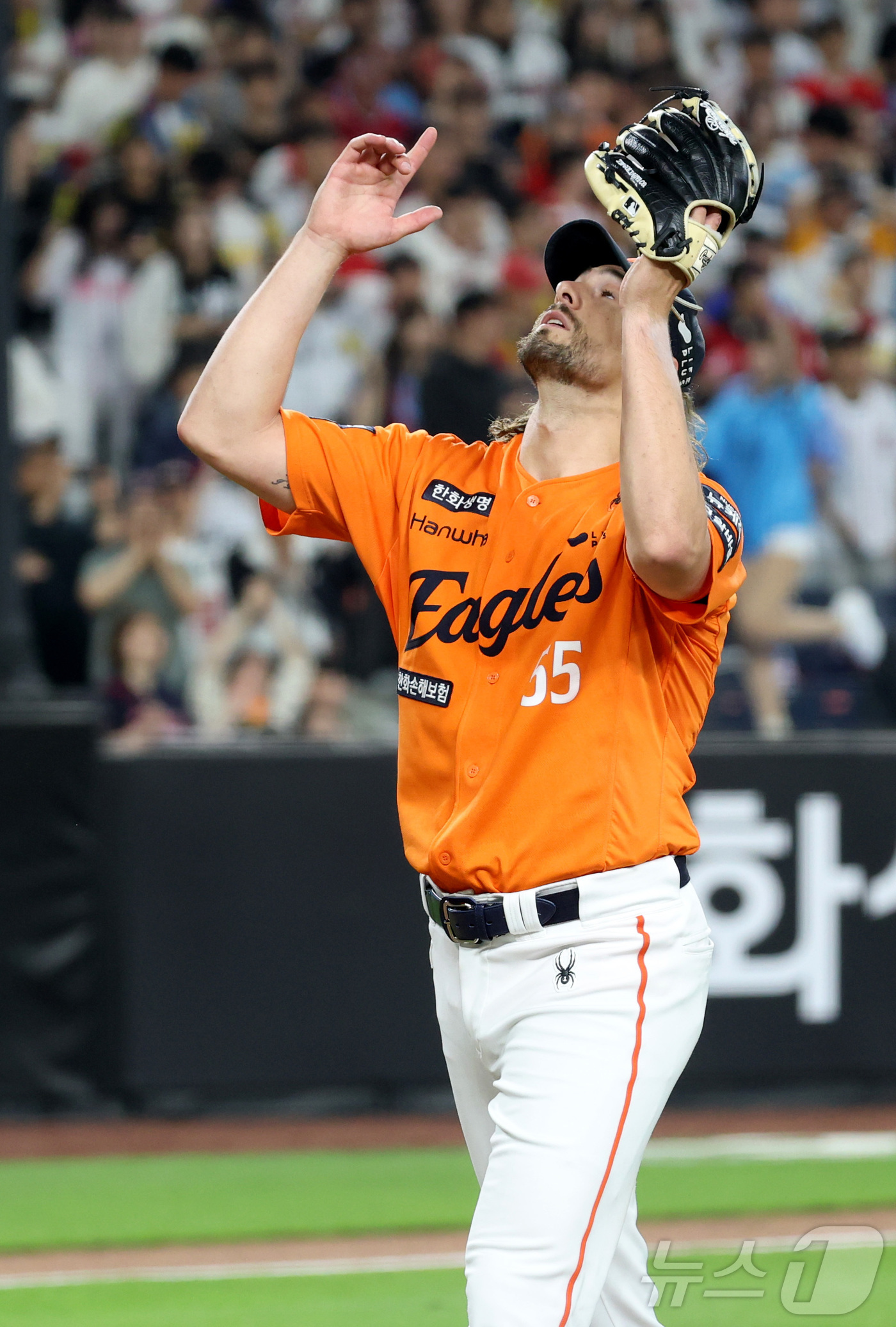 (대전=뉴스1) 김기남 기자 = 23일 대전 한화생명볼파크에서 열린 '2025 신한 SOL 뱅크 KBO리그' 프로야구 한화 이글스와 롯데 자이언츠 경기에서 한화 와이스가 9회 교체 …