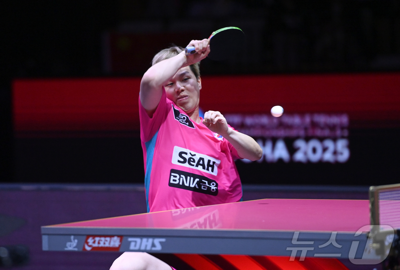 (도하(카타르)=뉴스1) 사진공동취재단 = 안재현이 23일 카타르 도하 루사일 아레나에서 열린 2025 국제탁구연맹(ITTF) 세계선수권대회 남자단식 8강 브라질 휴고 칼데라노와 …