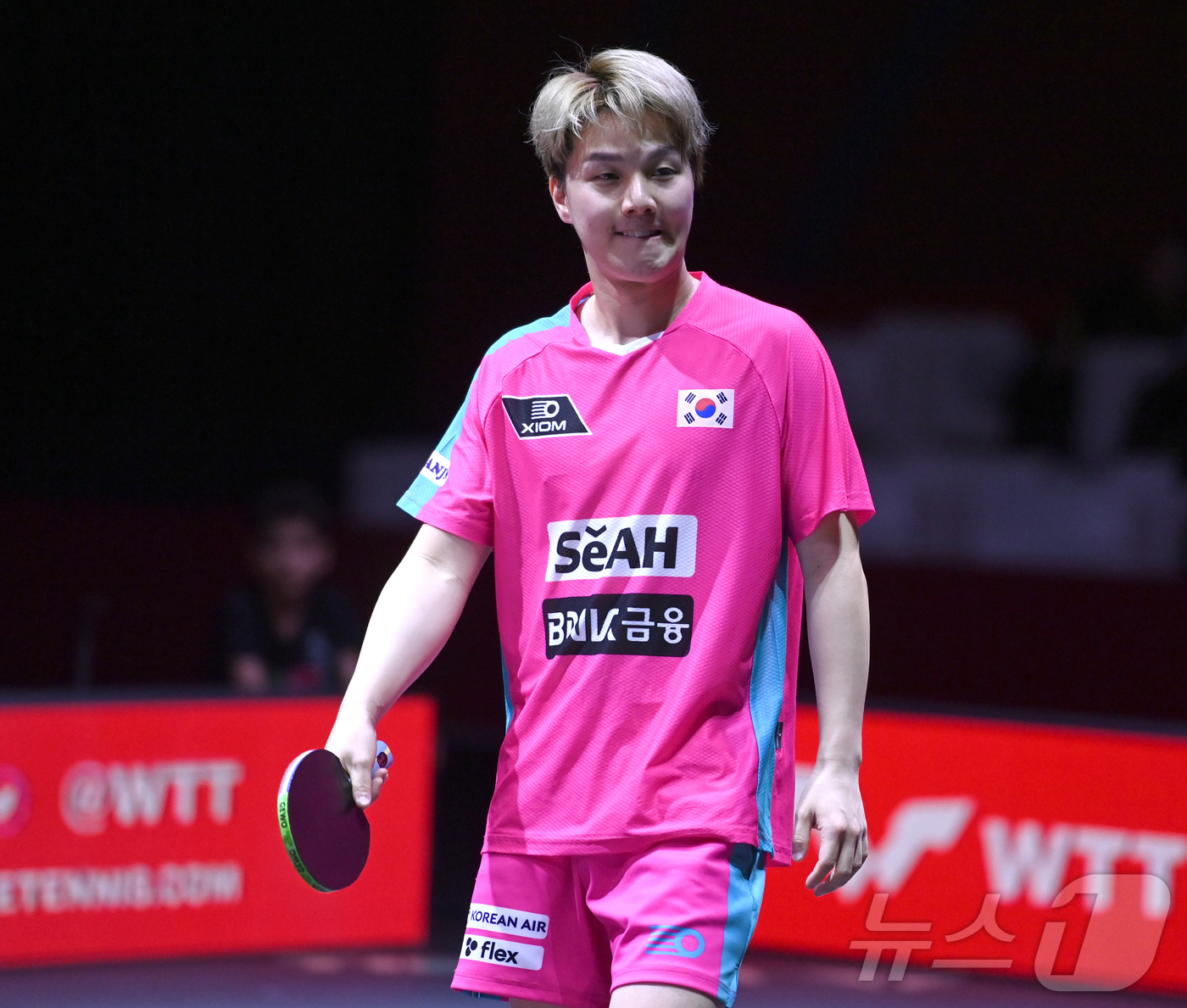 (도하(카타르)=뉴스1) 사진공동취재단 = 안재현이 23일 카타르 도하 루사일 아레나에서 열린 2025 국제탁구연맹(ITTF) 세계선수권대회 남자단식 8강 브라질 휴고 칼데라노와 …