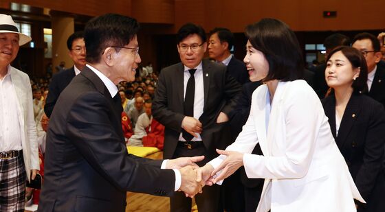 인사 나누는 김문수·김혜경