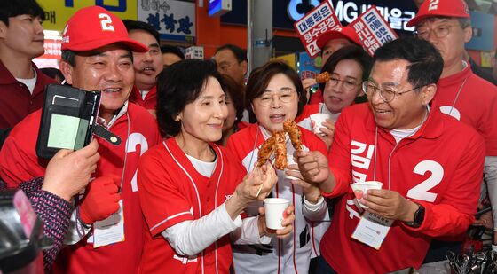 포항 죽도시장 찾은 김문수 후보 배우자