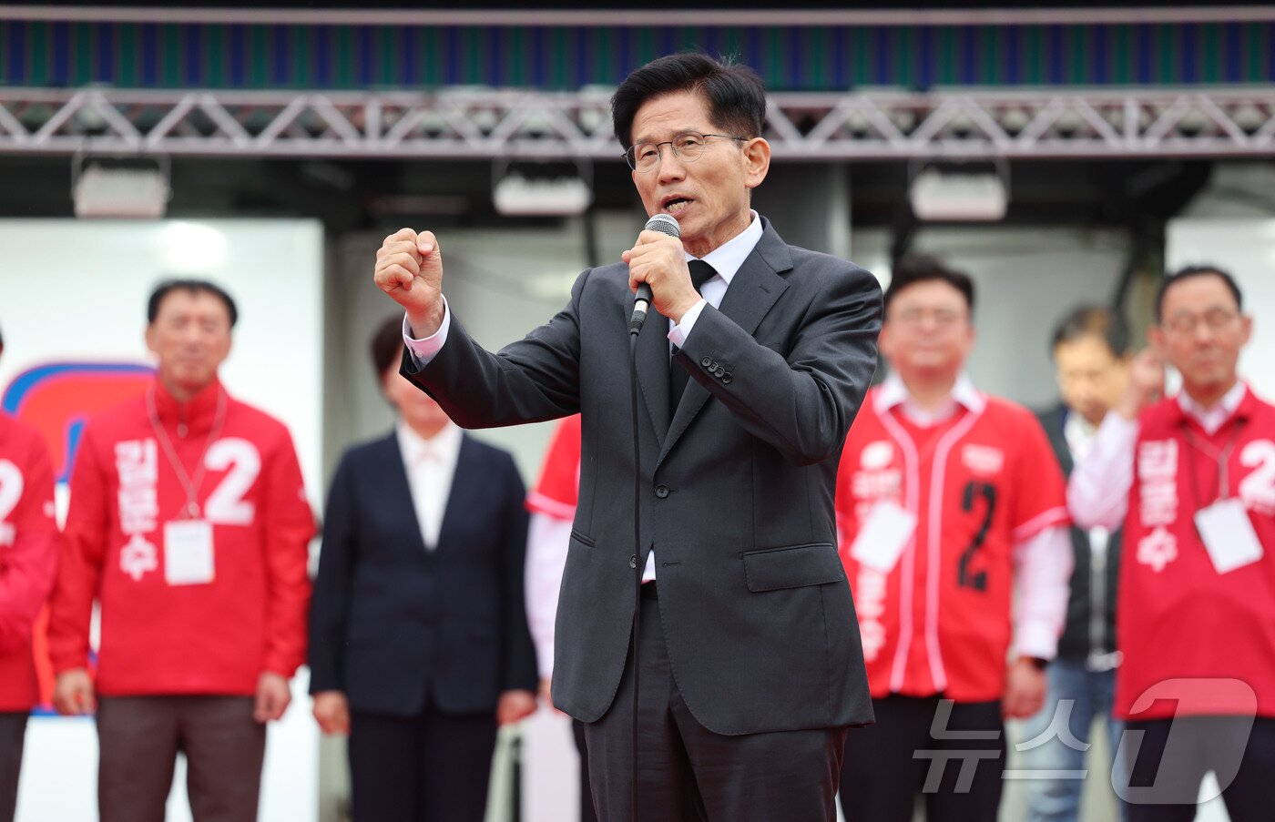 본문 이미지 - 김문수 국민의힘 대통령 후보가 24일 경북 구미시 박정희 전 대통령 생가 인근에서 집중유세를 하고 있다. (공동취재) 2025.5.24/뉴스1 ⓒ News1 김민지 기자