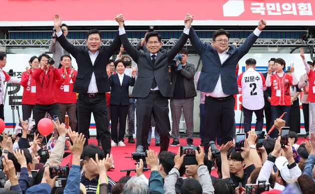 박정희 생가 방문한 김문수 "박근혜 전 대통령 명예 회복돼야"