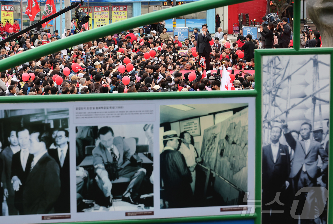 (구미=뉴스1) 김민지 기자 = 김문수 국민의힘 대통령 후보가 24일 경북 구미시 박정희 전 대통령 생가 인근에서 집중유세를 하고 있다. (공동취재) 2025.5.24/뉴스1