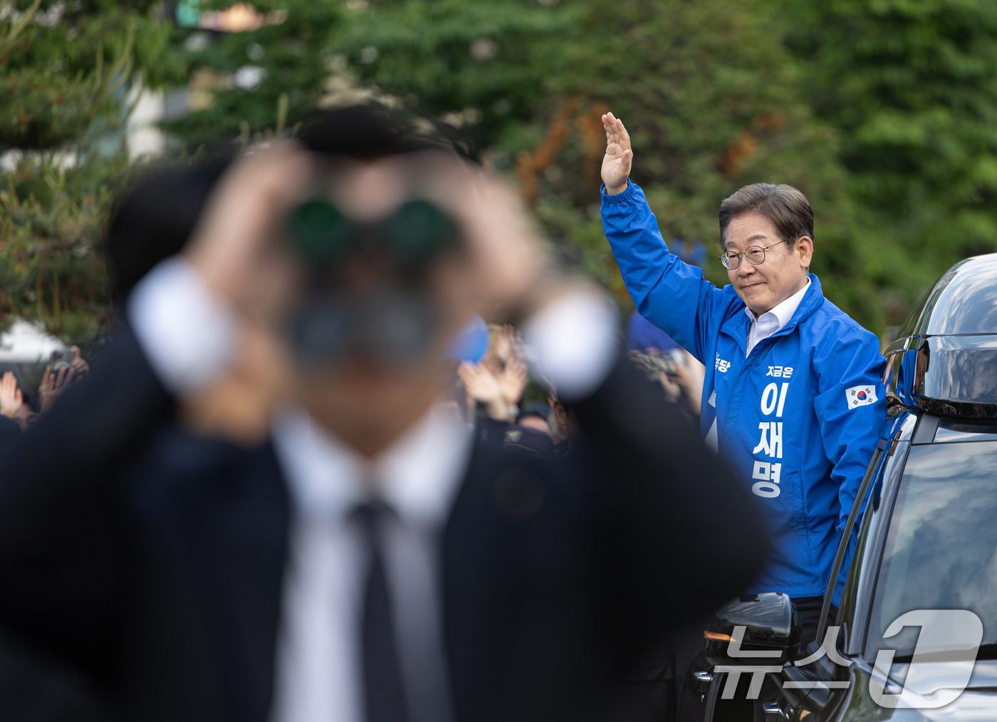 (안산=뉴스1) 이재명 기자 = 이재명 더불어민주당 대통령 후보가 24일 오후 경기도 안산시 단원구 안산문화광장에서 열린 유세에 참석하고 있다. 2025.5.24/뉴스1