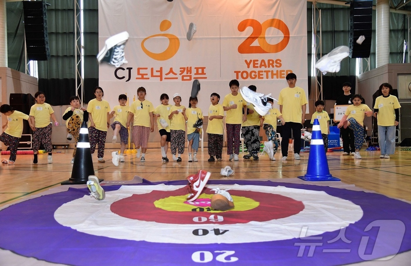 (서울=뉴스1) = CJ도너스캠프가 지난 24일 서울 서대문구 명지전문대학에서 전국 지역아동센터 아동들과 8개 CJ계열사 임직원이 함께한 ‘2025 CJ도너스캠프 운동회’를 진행했 …