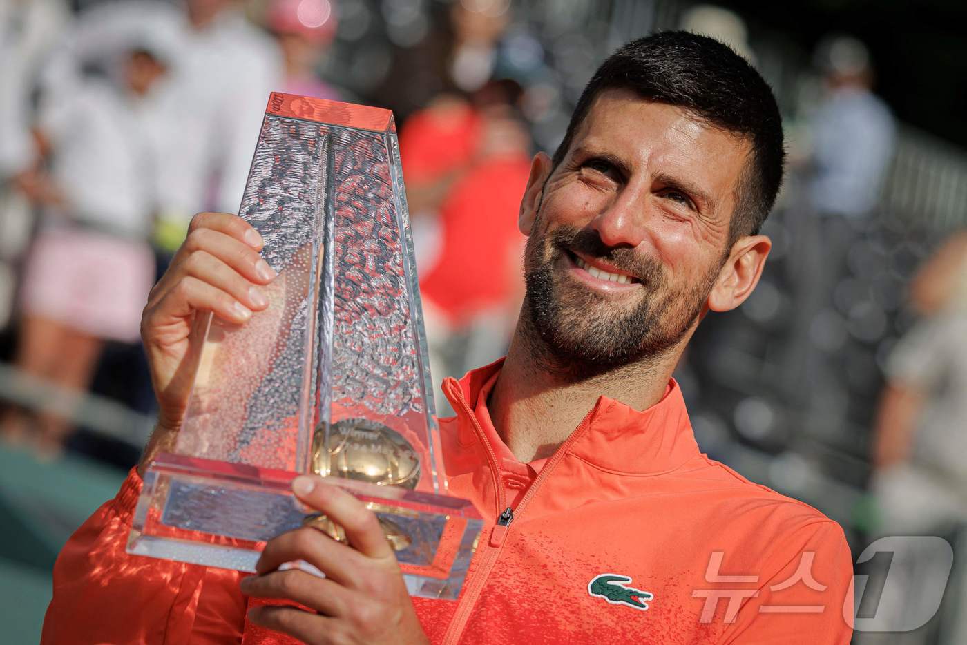 (제네바 AFP=뉴스1) 우동명 기자 = 세르비아의 노바크 조코비치가 24일(현지시간) 스위스 제네바에서 열린 ATP 투어 제네바 오픈 결승서 폴란드의 후베르트 후르카치를 꺾고 A …