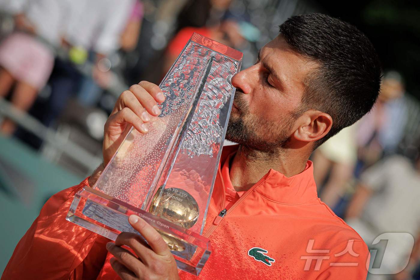 (제네바 AFP=뉴스1) 우동명 기자 = 세르비아의 노바크 조코비치가 24일(현지시간) 스위스 제네바에서 열린 ATP 투어 제네바 오픈 결승서 폴란드의 후베르트 후르카치를 꺾고 A …