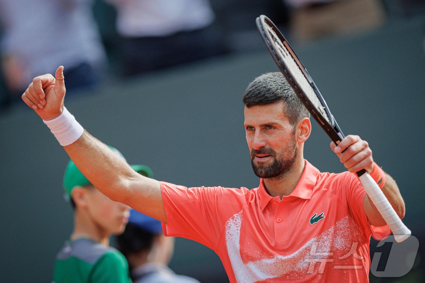 (제네바 AFP=뉴스1) 우동명 기자 = 세르비아의 노바크 조코비치가 24일(현지시간) 스위스 제네바에서 열린 ATP 투어 제네바 오픈 결승서 폴란드의 후베르트 후르카치를 꺾은 뒤 …