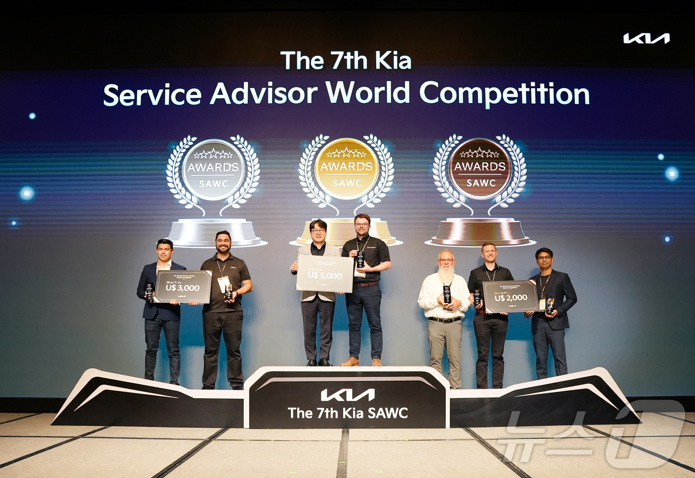 (서울=뉴스1) = 기아가 25일 경기 용인시 기아 오산 정비 교육센터에서 지난 20일부터 2박 3일 동안 ‘2025 글로벌 서비스 상담원 경진대회’를 개최했다고 밝혔다.경진대회는 …