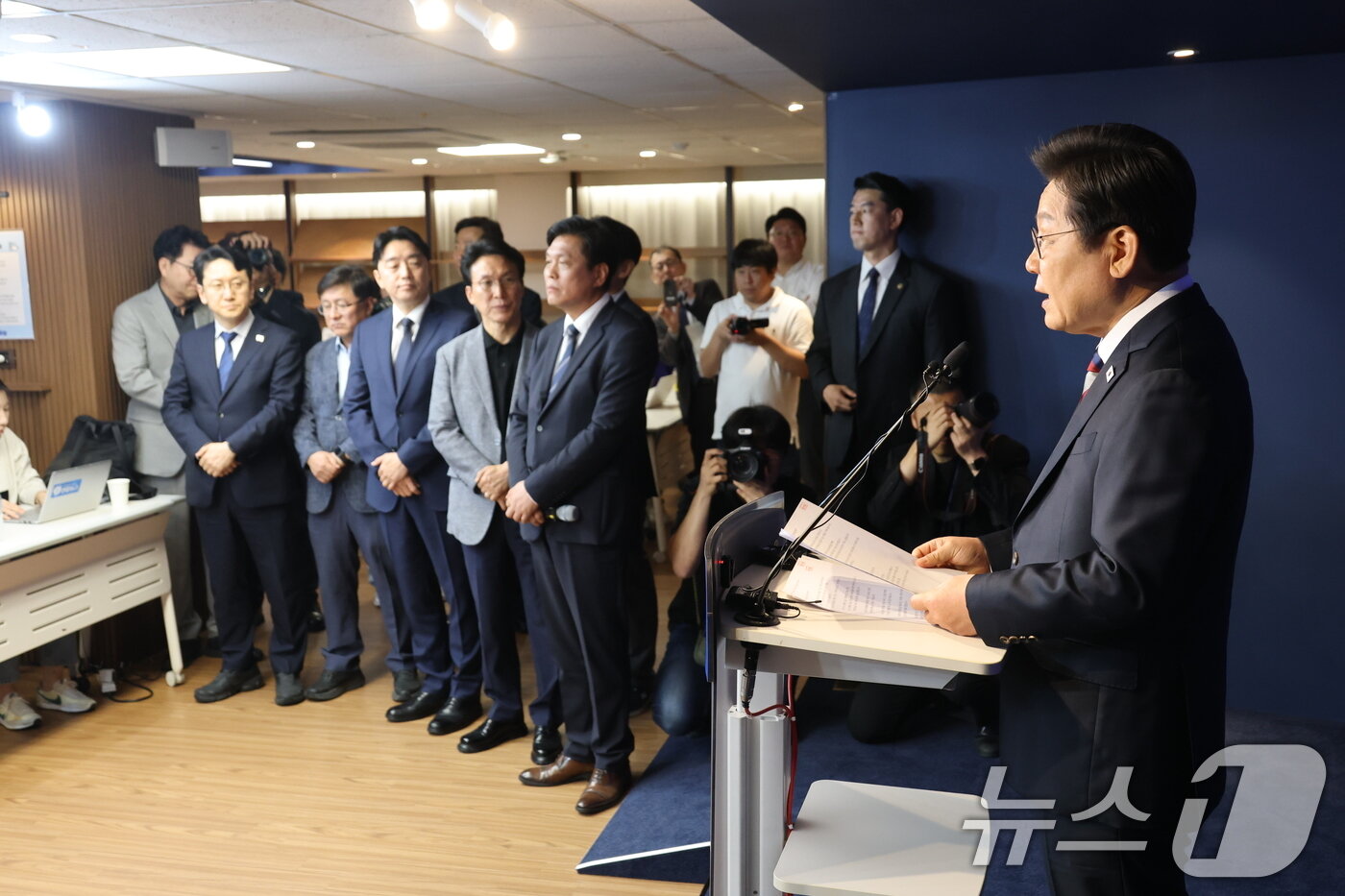 본문 이미지 - 이재명 더불어민주당 대통령 후보가 25일 오전 서울 여의도 중앙당사에서 가진 기자간담회에서 모두 발언하고 있다. 2025.5.25/뉴스1 ⓒ News1 이광호 기자