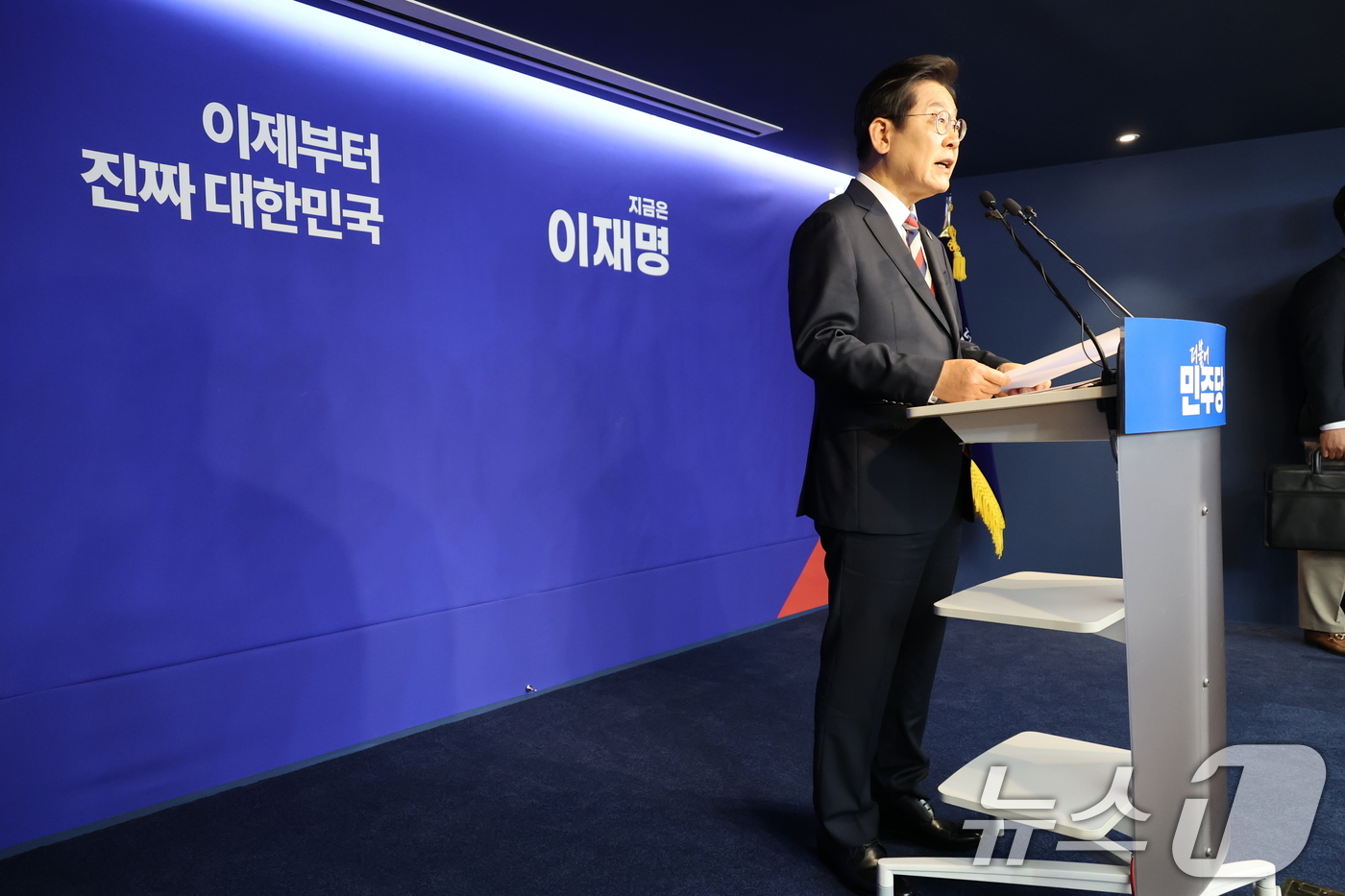 (서울=뉴스1) 이광호 기자 = 이재명 더불어민주당 대통령 후보가 25일 오전 서울 여의도 중앙당사에서 가진 기자간담회에서 모두 발언하고 있다. 2025.5.25/뉴스1