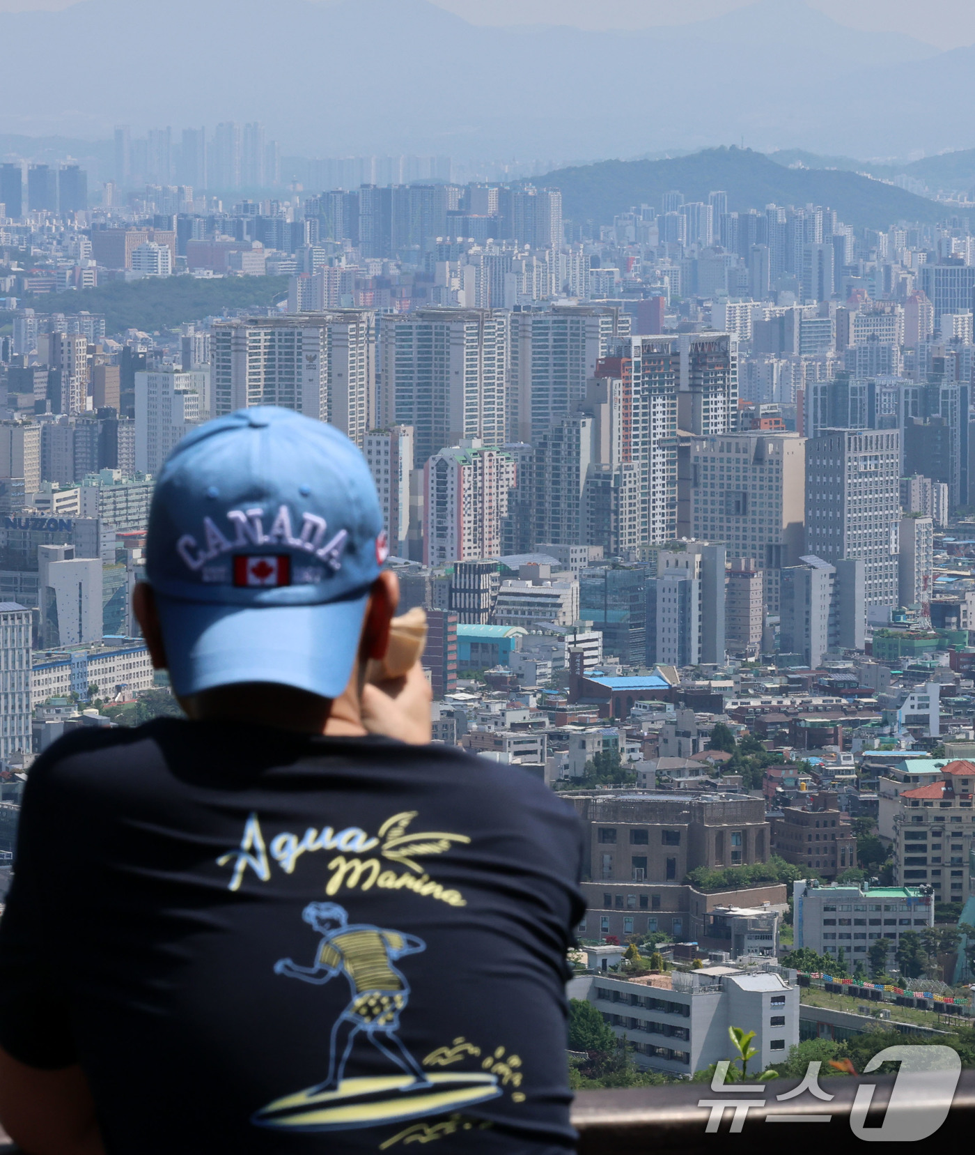 (서울=뉴스1) 박세연 기자 = 서울 아파트값이 16주 연속 상승세를 이어갔다.한국부동산원의 5월 셋째 주 전국 주간 아파트가격 동향 조사 결과에 따르면 서울은 0.13% 올라 1 …