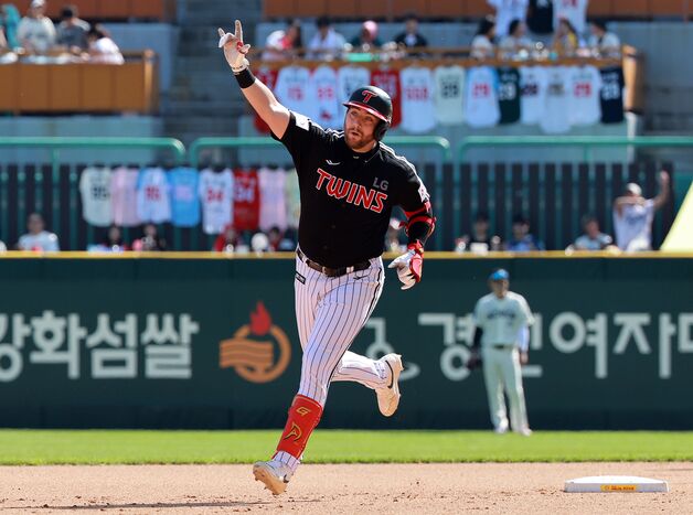 '오스틴 쐐기포' LG, SSG 잡고 선두 수성…2위 한화는 0.5G차 추격(종합)