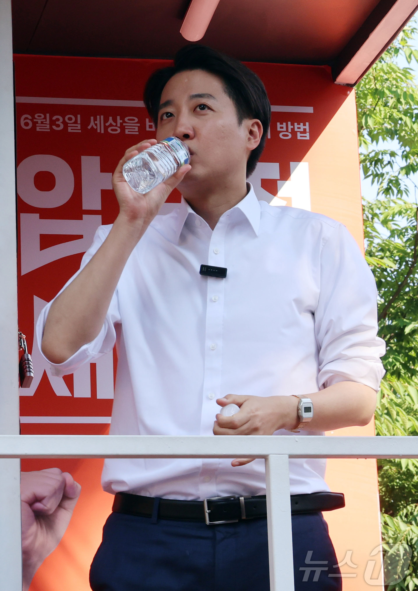 (서울=뉴스1) 허경 기자 = 이준석 개혁신당 대통령 후보가25일 서울 종로구 서순라길을 찾아 유세를 하고 있다. (공동취재) 2025.5.25/뉴스1