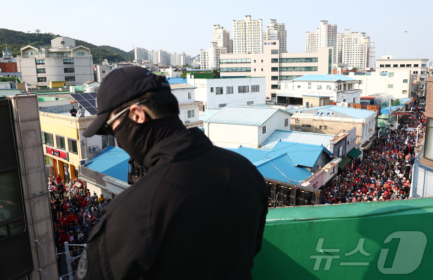 (서산=뉴스1) 김민지 기자 = 김문수 국민의힘 대통령 후보가 25일 오후 충남 서산시 중앙통 로데오거리에서 집중유세를 하고 있다. 2025.5.25/뉴스1