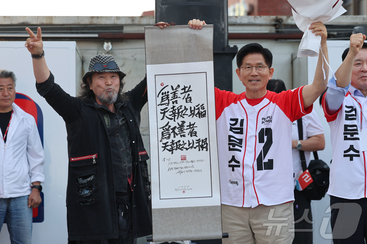 (서산=뉴스1) 김민지 기자 = 김문수 국민의힘 대통령 후보가 25일 오후 충남 서산시 중앙통 로데오거리에서 집중유세를 하고 있다. (공동취재) 2025.5.25/뉴스1
