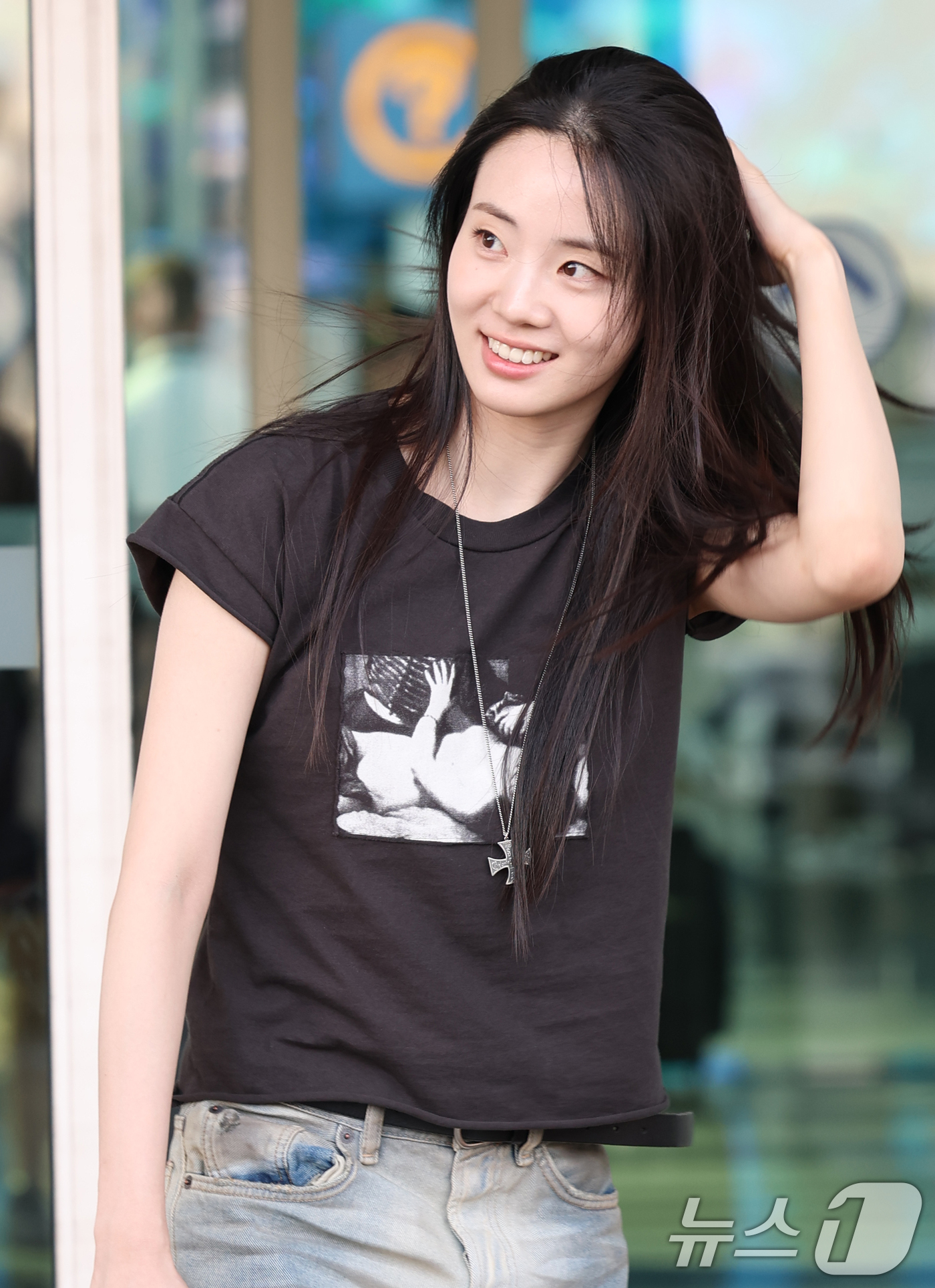 (인천공항=뉴스1) 권현진 기자 = 배우 신시아가 ‘언젠가는 슬기로울 전공의생활’ 포상휴가를 위해 26일 오전 인천국제공항을 통해 인도네시아 발리로 출국하고 있다. 2025.5.2 …