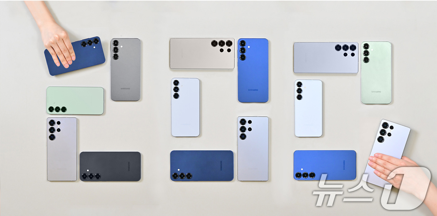 (서울=뉴스1) = 삼성전자의 최신 플래그십 모델 '갤럭시 S25 시리즈'가 전작인 갤럭시 S24 시리즈보다 2주 이상 빠르게 국내 200만 대 판매를 24일 달성했다고 26일 밝 …