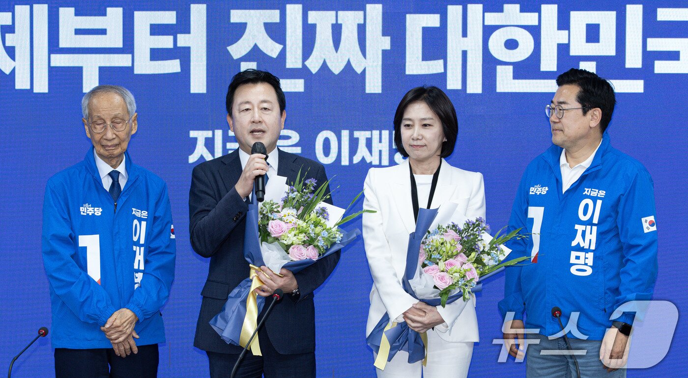 본문 이미지 - 개혁신당을 탈당한 김용남 전 새누리당 의원이 26일 오전 서울 여의도 더불어민주당사에서 열린 입당환영식에서 발언을 하고 있다. 2025.5.26/뉴스1 ⓒ News1 이재명 기자