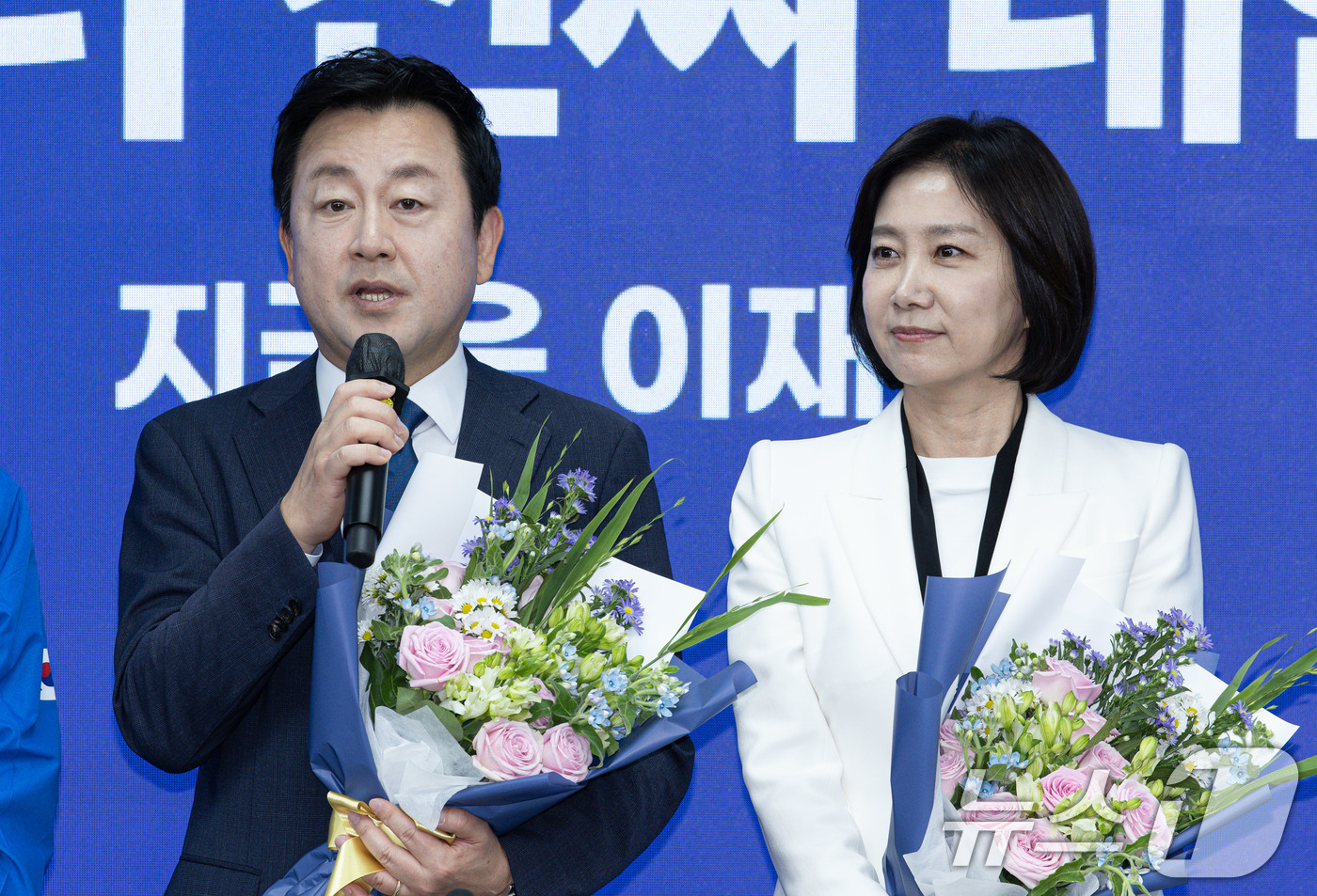 (서울=뉴스1) 이재명 기자 = 개혁신당을 탈당한 김용남 전 새누리당 의원이 26일 오전 서울 여의도 더불어민주당사에서 열린 입당환영식에서 발언을 하고 있다. 2025.5.26/뉴 …