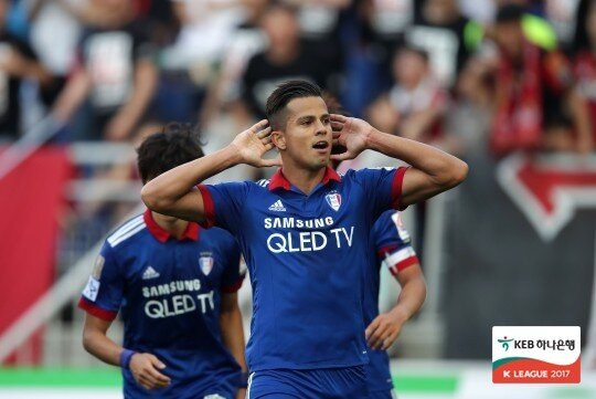 본문 이미지 - 대구FC 소속으로 K리그2 득점왕에 올랐고 수원삼성으로 이적해 K리그1 득점왕도 차지했던 조나탄. (한국프로축구연맹 제공)