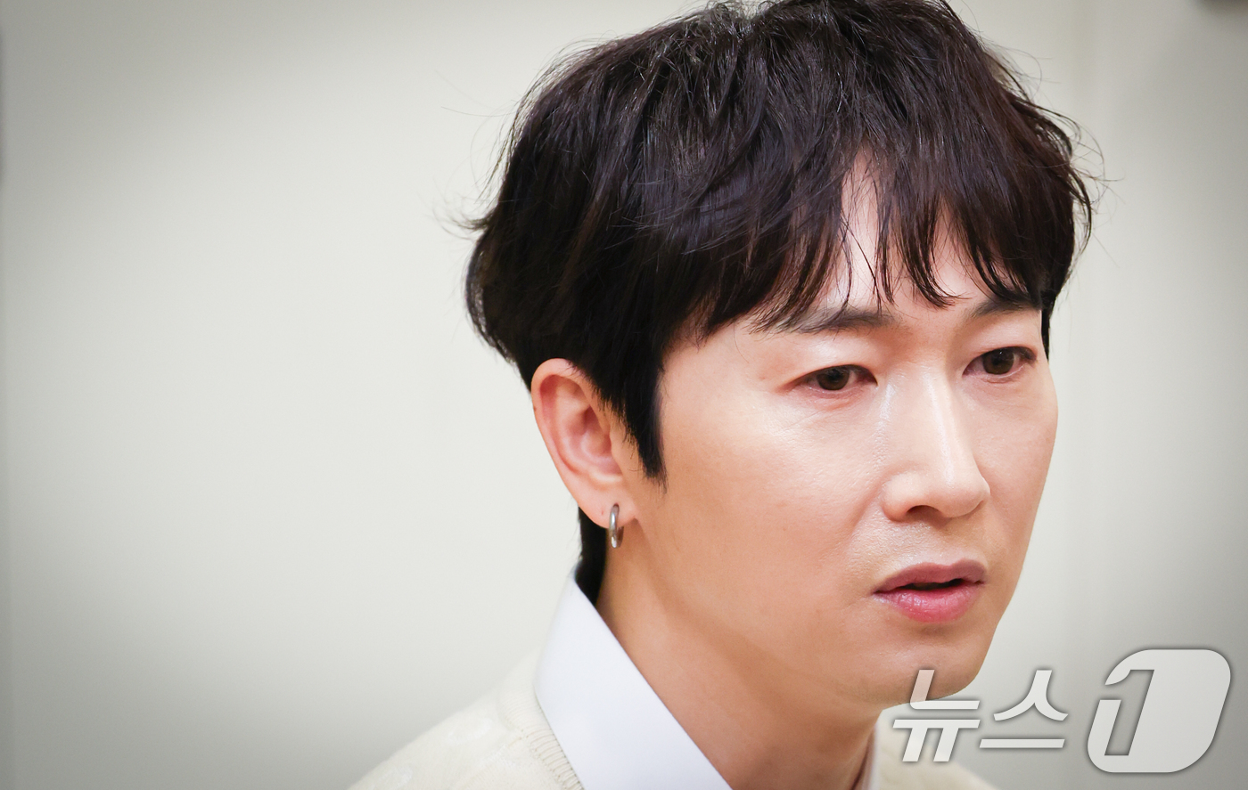 (서울=뉴스1) 허경 기자 = 그룹 H.O.T. 출신 가수 장우혁이 서울 마포구 상암 DDMC에서 'K-페르소나' 정덕현 문화평론가와 인터뷰를 하고 있다. 2025.5.31/뉴스1 …