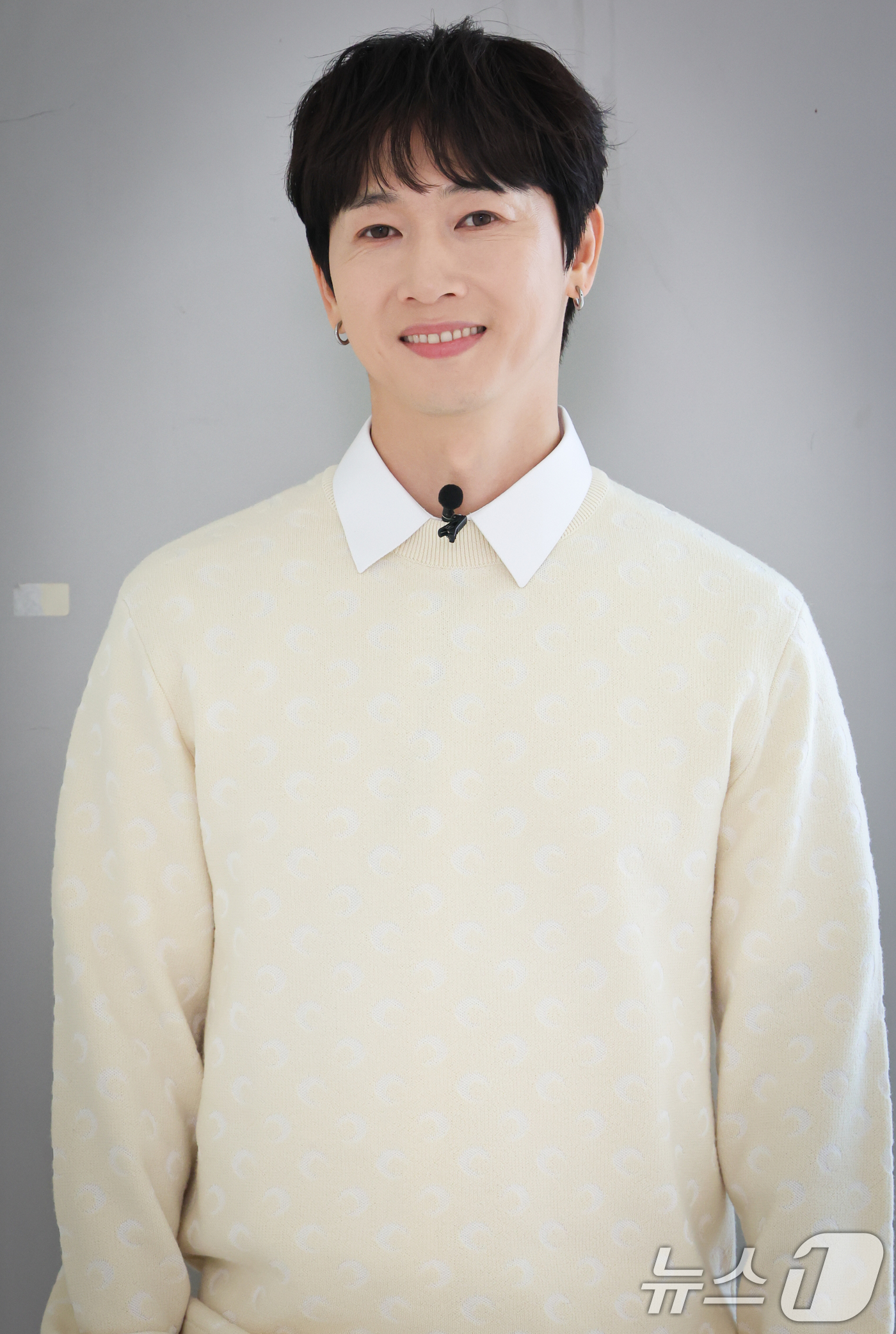 (서울=뉴스1) 허경 기자 = 그룹 H.O.T. 출신 가수 장우혁이 서울 마포구 상암 DDMC에서 'K-페르소나' 정덕현 문화평론가와 인터뷰 전 포즈를 취하고 있다. 2025.5. …