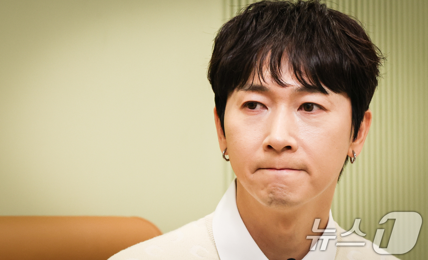 (서울=뉴스1) 허경 기자 = 그룹 H.O.T. 출신 가수 장우혁이 서울 마포구 상암 DDMC에서 'K-페르소나' 정덕현 문화평론가와 인터뷰를 하고 있다. 2025.5.31/뉴스1 …