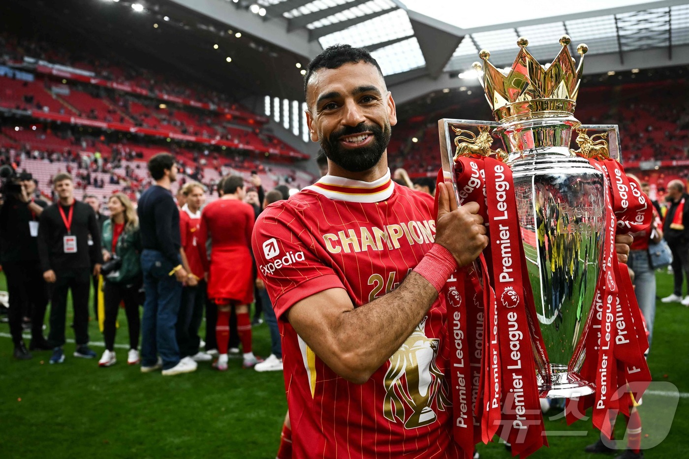 (리버풀 AFP=뉴스1) 우동명 기자 = 리버풀의 모하메드 살라가 25일(현지시간) 영국 리버풀의 안필드 스타디움에서 열린 프리미어 리그 크리스털 팰리스와 경기를 마친 후 득점, …