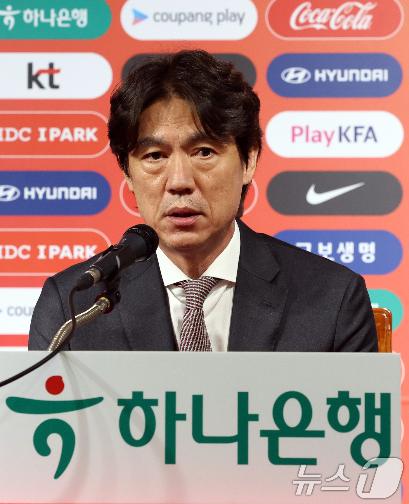 (서울=뉴스1) 김명섭 기자 = 홍명보 대한민국 축구 국가대표 감독이 26일 오전 서울 종로구 축구회관에서 6월 A매치 국가대표 명단을 발표하고 있다. 2025.5.26/뉴스1