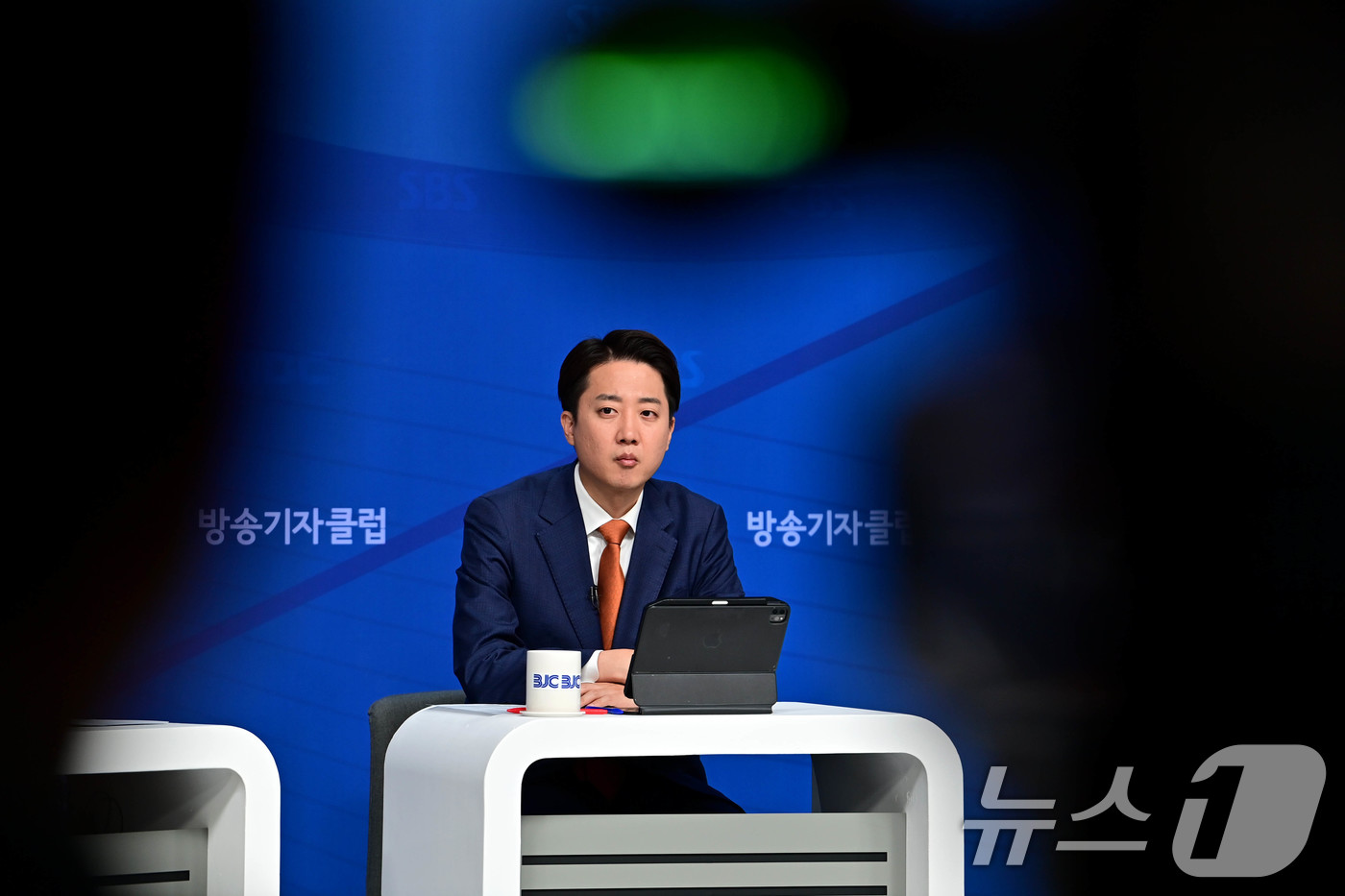 (서울=뉴스1) 신웅수 기자 = 이준석 개혁신당 대통령 후보가 26일 오전 서울 양천구 한국방송회관에서 열린 한국방송기자클럽(BJC) 초청 토론회에 참석하고 있다. (공동취재) 2 …