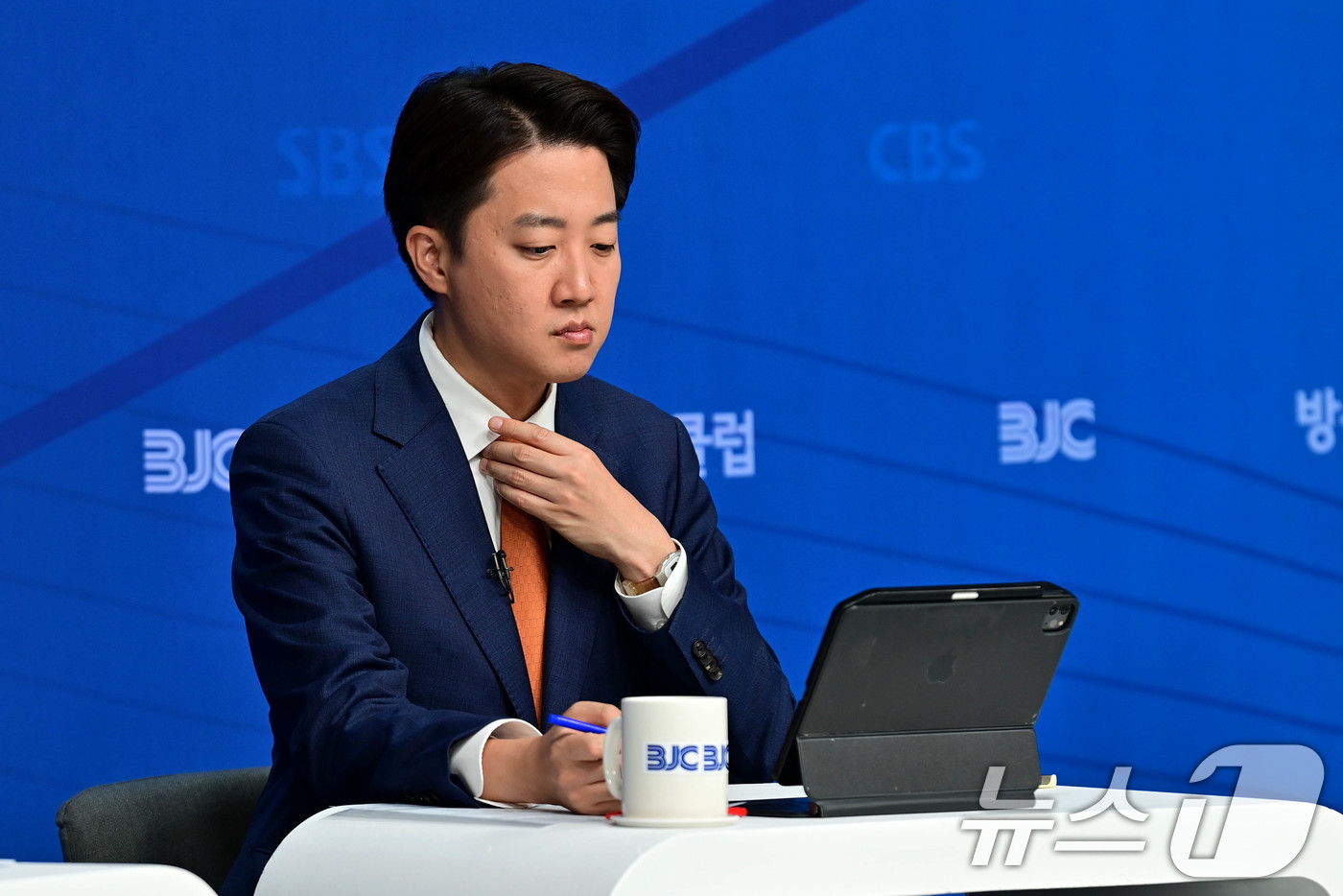 (서울=뉴스1) 신웅수 기자 = 이준석 개혁신당 대통령 후보가 26일 오전 서울 양천구 한국방송회관에서 열린 한국방송기자클럽(BJC) 초청 토론회에 참석하고 있다. (공동취재) 2 …