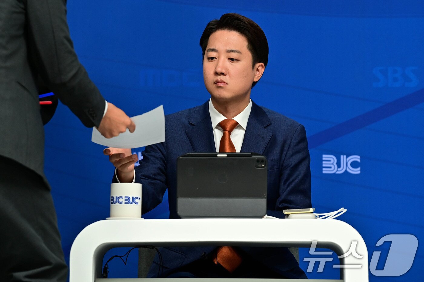 본문 이미지 - 이준석 개혁신당 대통령 후보가 26일 오전 서울 양천구 한국방송회관에서 열린 한국방송기자클럽(BJC) 초청 토론회에 참석하고 있다. (공동취재) 2025.5.26/뉴스1 ⓒ News1 신웅수 기자