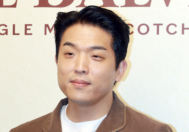 안성재, '와인 바꿔치기' 논란 후 의미심장 글 "진심 믿어준 분들 감사"