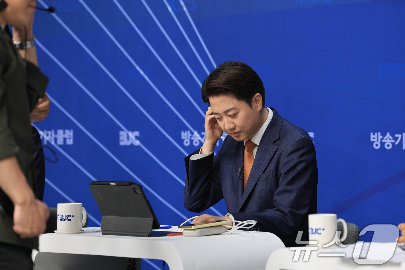 본문 이미지 - 이준석 개혁신당 대통령 후보가 26일 오전 서울 양천구 한국방송회관에서 열린 한국방송기자클럽(BJC) 초청 토론회에 참석하고 있다. (공동취재) 2025.5.26/뉴스1 ⓒ News1 신웅수 기자