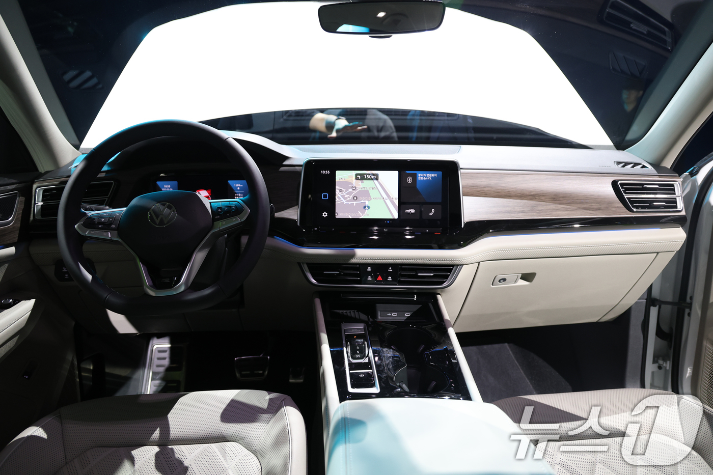 (인천=뉴스1) 권현진 기자 = 26일 인천 중구스튜디오파라다이스에서 폭스바겐코리아 새로운 대형 SUV '신형 아틀라스'가 공개되고 있다.신형 아틀라스는 동급 최대 수준의 차체 크 …