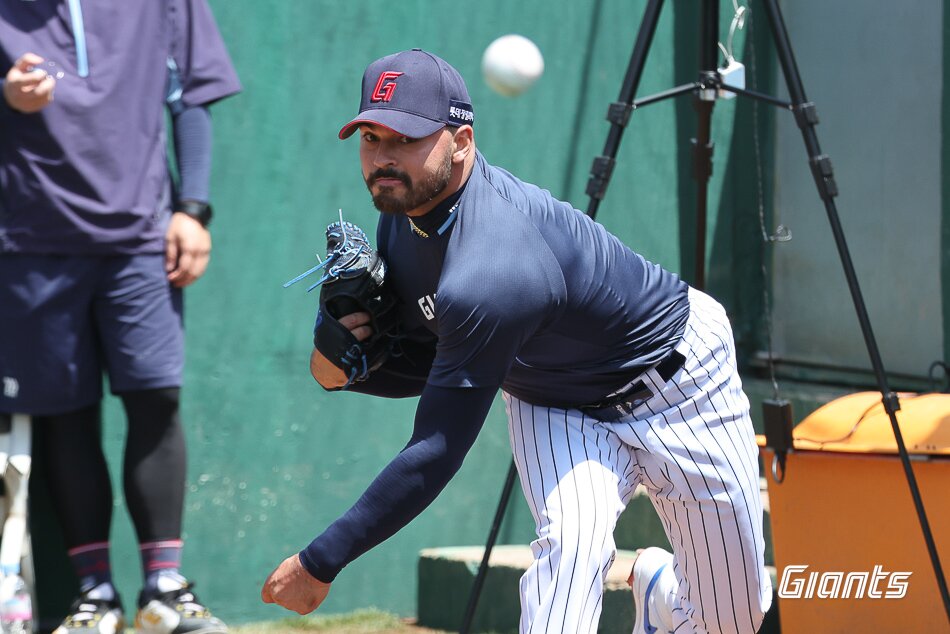 본문 이미지 - 롯데 자이언츠의 새 외국인 투수 알렉 감보아. (롯데 자이언츠 제공)