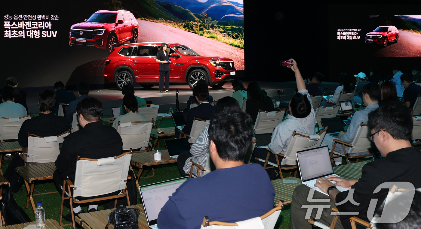 (인천=뉴스1) 권현진 기자 = 이지현 폭스바겐코리아 부장이 26일 인천 중구스튜디오파라다이스에서 열린 미디어 행사에서 폭스바겐 신형 아틀라스를 소개하고 있다. 2025.5.26/ …