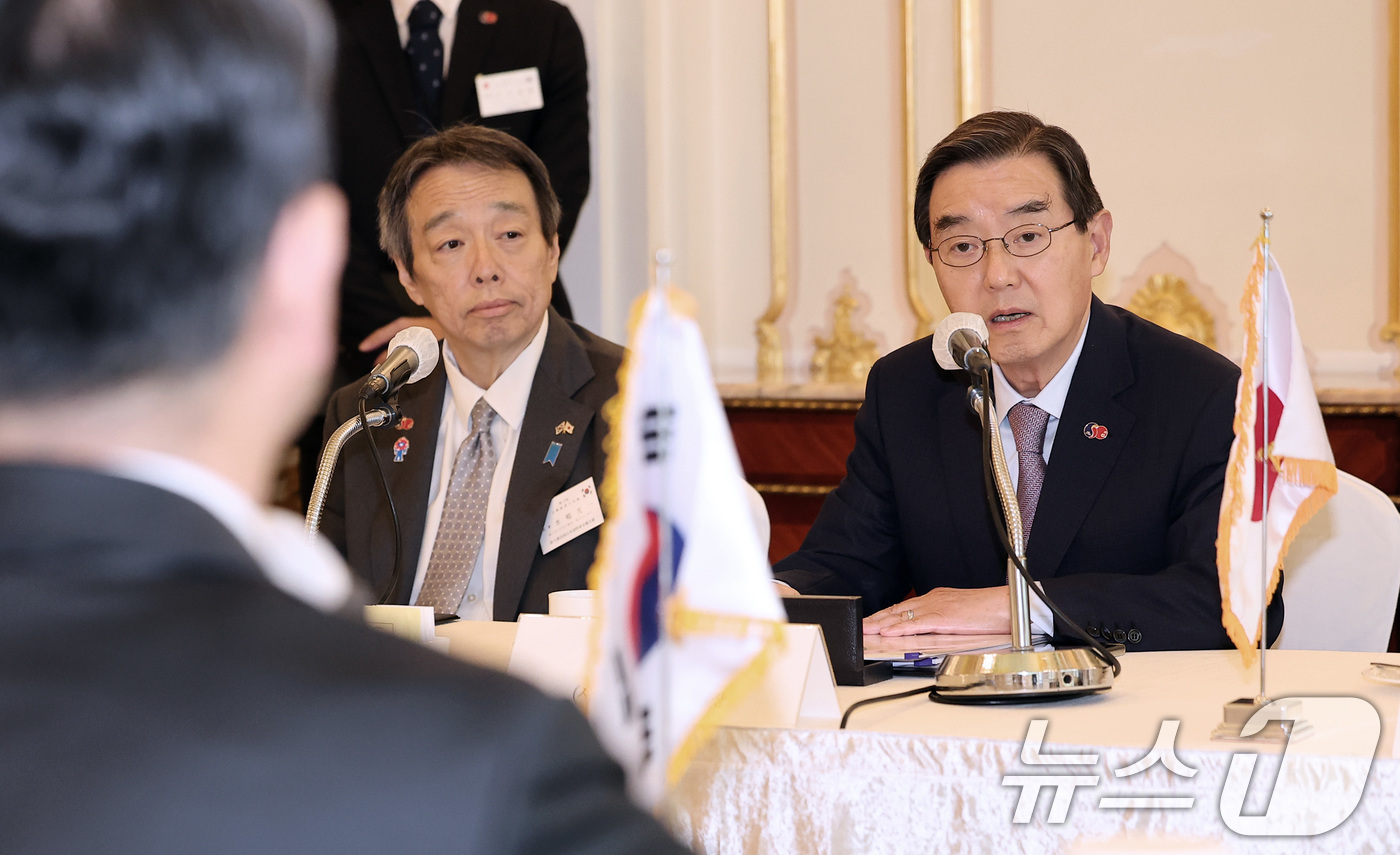 (서울=뉴스1) 김성진 기자 = 김윤 한일경제협회 회장이 26일 서울 중구 롯데호텔에서 열린 제57회 한일경제인회의 사전 환담에서 인사말을 하고 있다. 2025.5.26/뉴스1