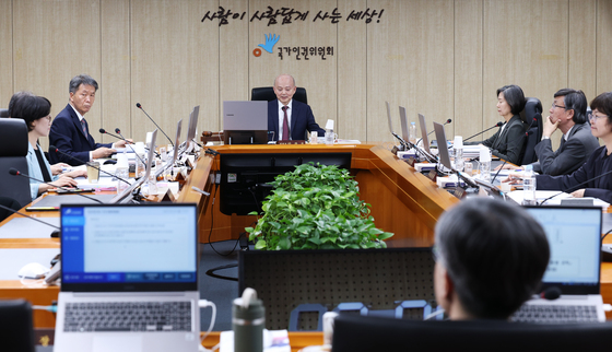 인권위, 헌법존중TF 설치 거부 결정 유지…"절차 위반 없어"