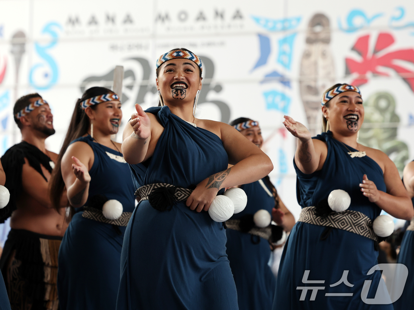 (서울=뉴스1) 황기선 기자 = 26일 오후 서울 용산구 국립중앙박물관 열린마당에서 그룹 '히와(HIWA)'가 '마나 모아나-신성한 바다의 예술, 오세아니아' 특별전 기념 마오리 …
