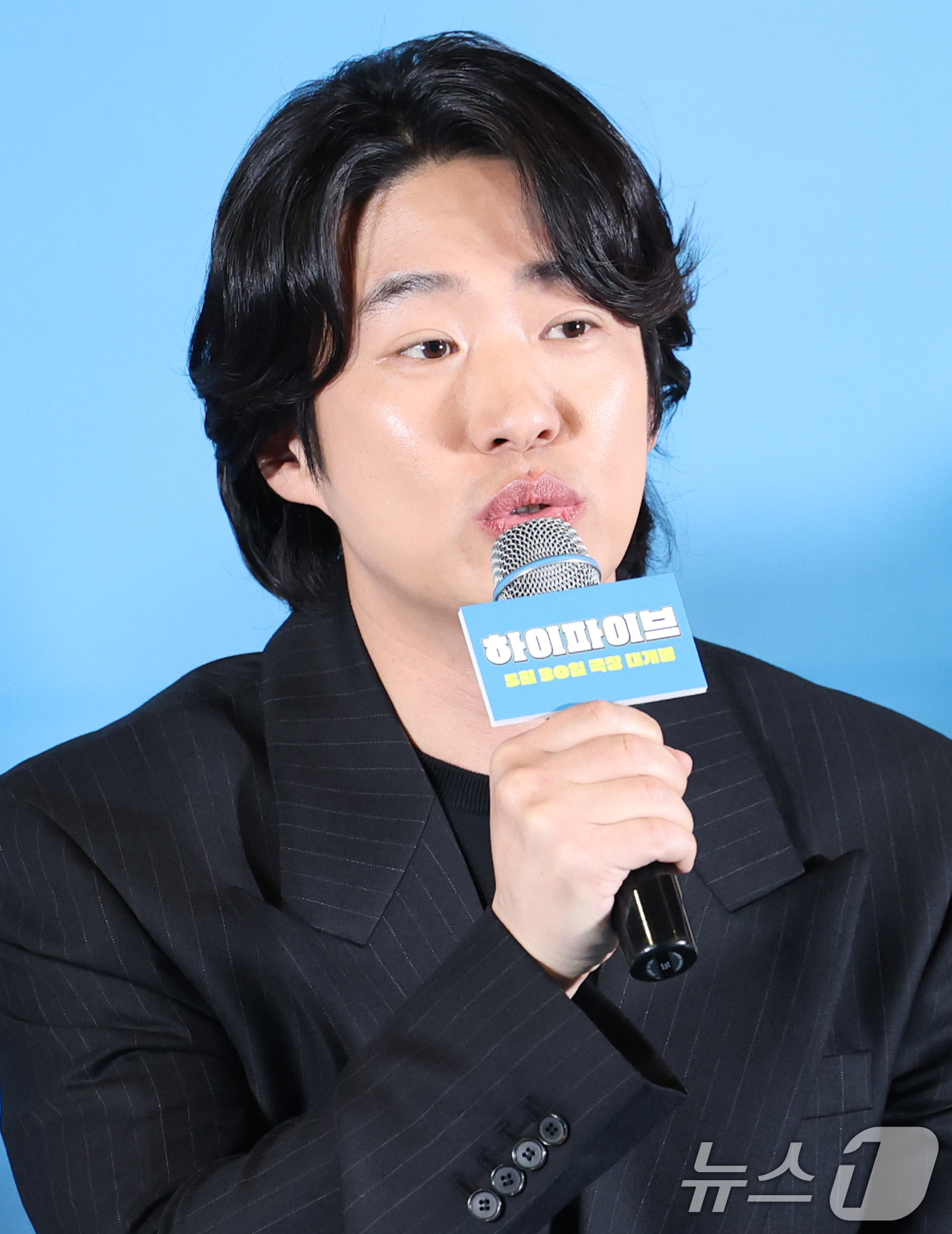 (서울=뉴스1) 권현진 기자 = 배우 안재홍이 26일 서울 용산구 CGV용산아이파트몰에서 열린 영화 '하이파이브‘(감독 강형철) 언론시사회에 참석해 인사말을 하고 있다.'하이파이브 …